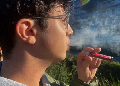 Steeds meer jongeren gebruiken e-sigaretten: ‘Ze willen stoer gevonden worden’