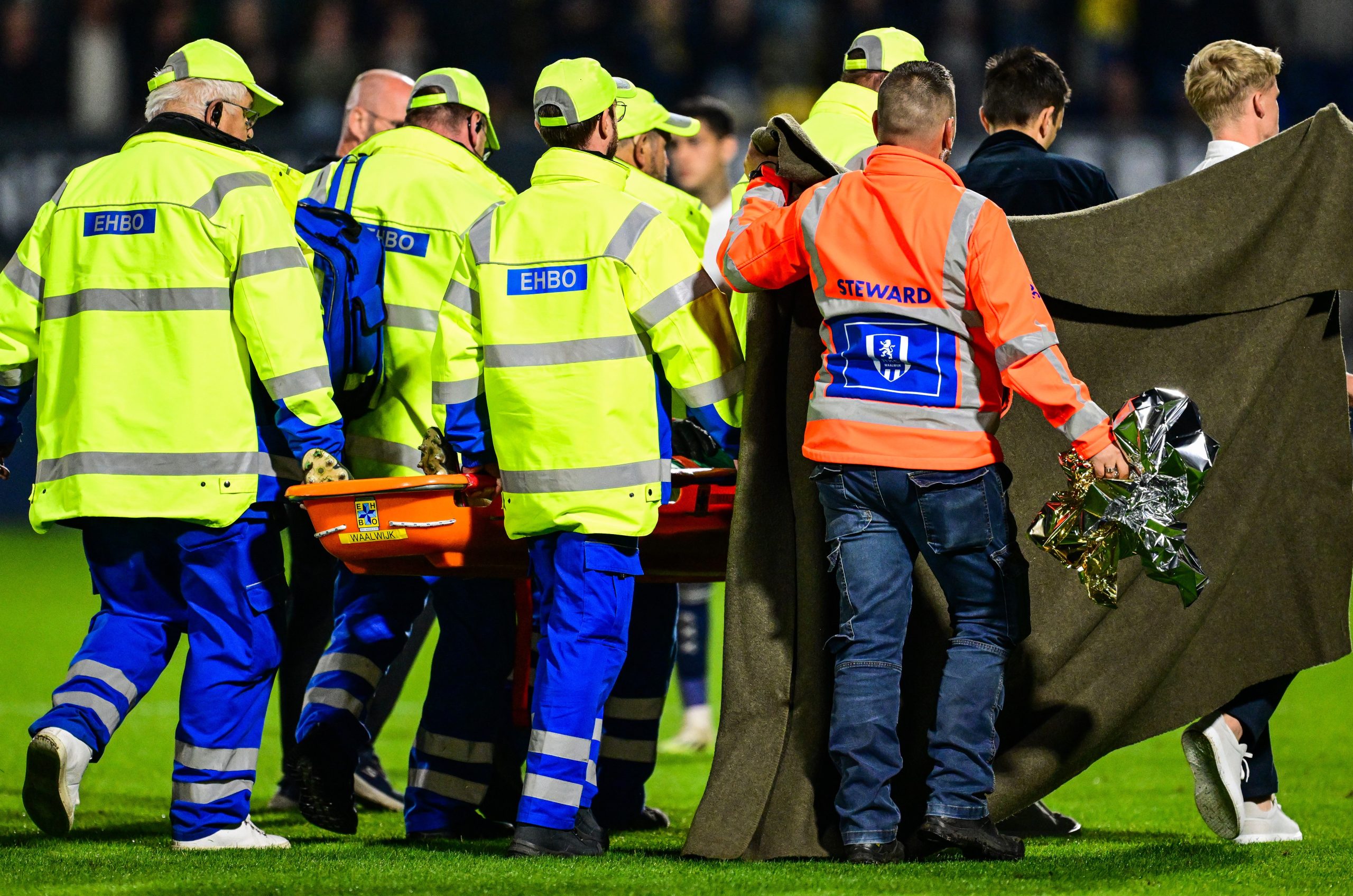 Doelmannen in de problemen: ”Verplichte helm wordt geadviseerd”