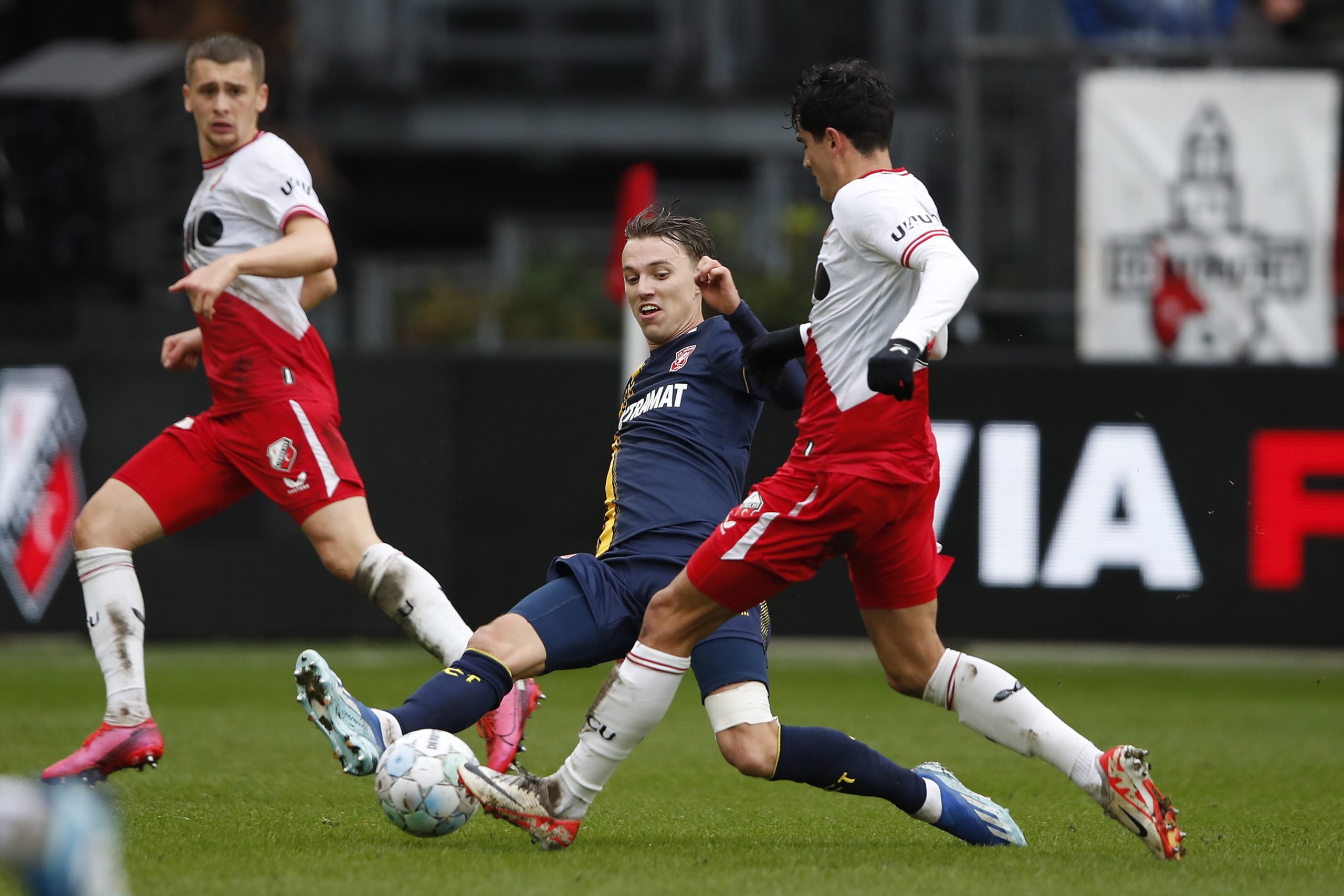 FC Utrecht van de laatste plaats af na enerverend gelijkspel tegen FC Twente