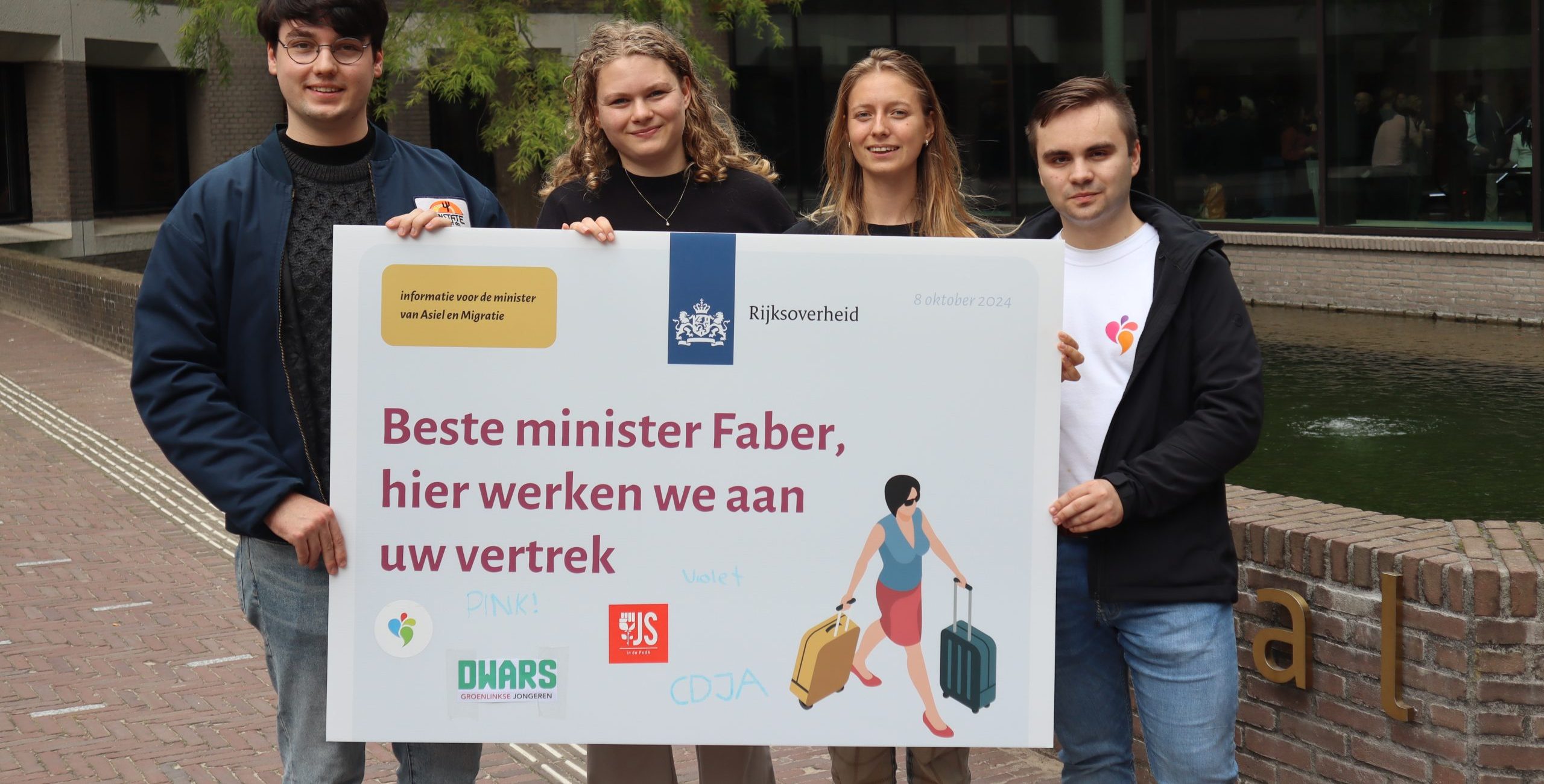 Protest van zes jongerenorganisaties: ‘Beste minister Faber, hier werken wij aan uw vertrek’. 