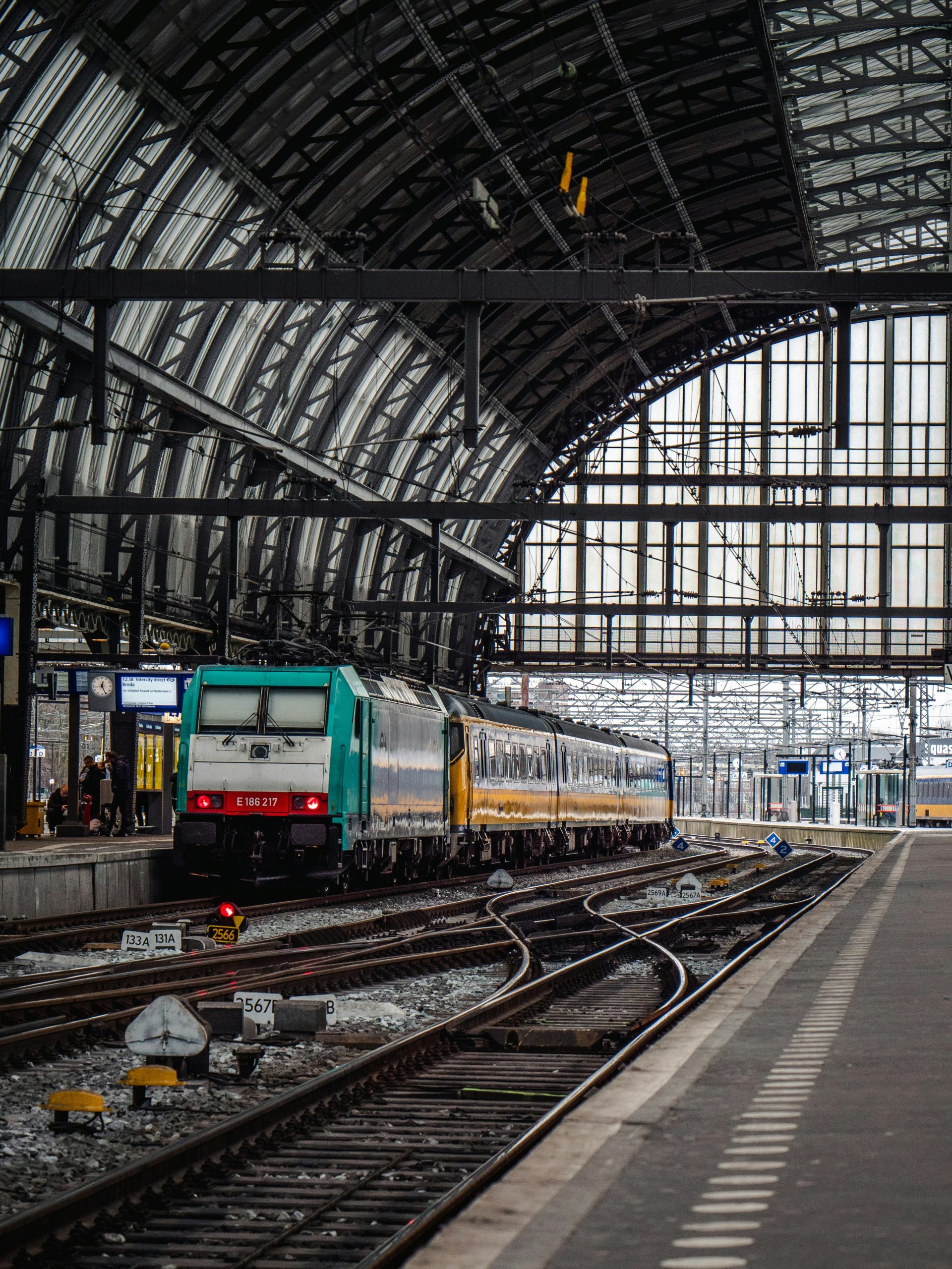 Eerste reizigers met snelle trein naar Brussel