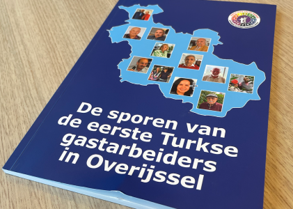 Het boek ‘De sporen van de eerste Turkse gastarbeiders in Overijssel’ gepresenteerd in Zwolle