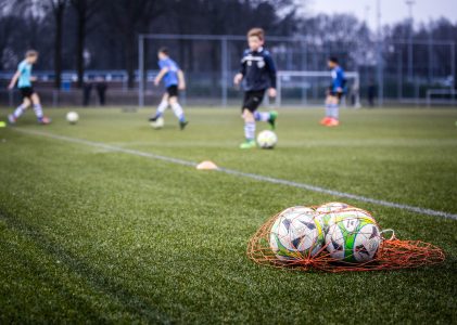 Jonge profvoetballers niet per se blessuregevoeliger