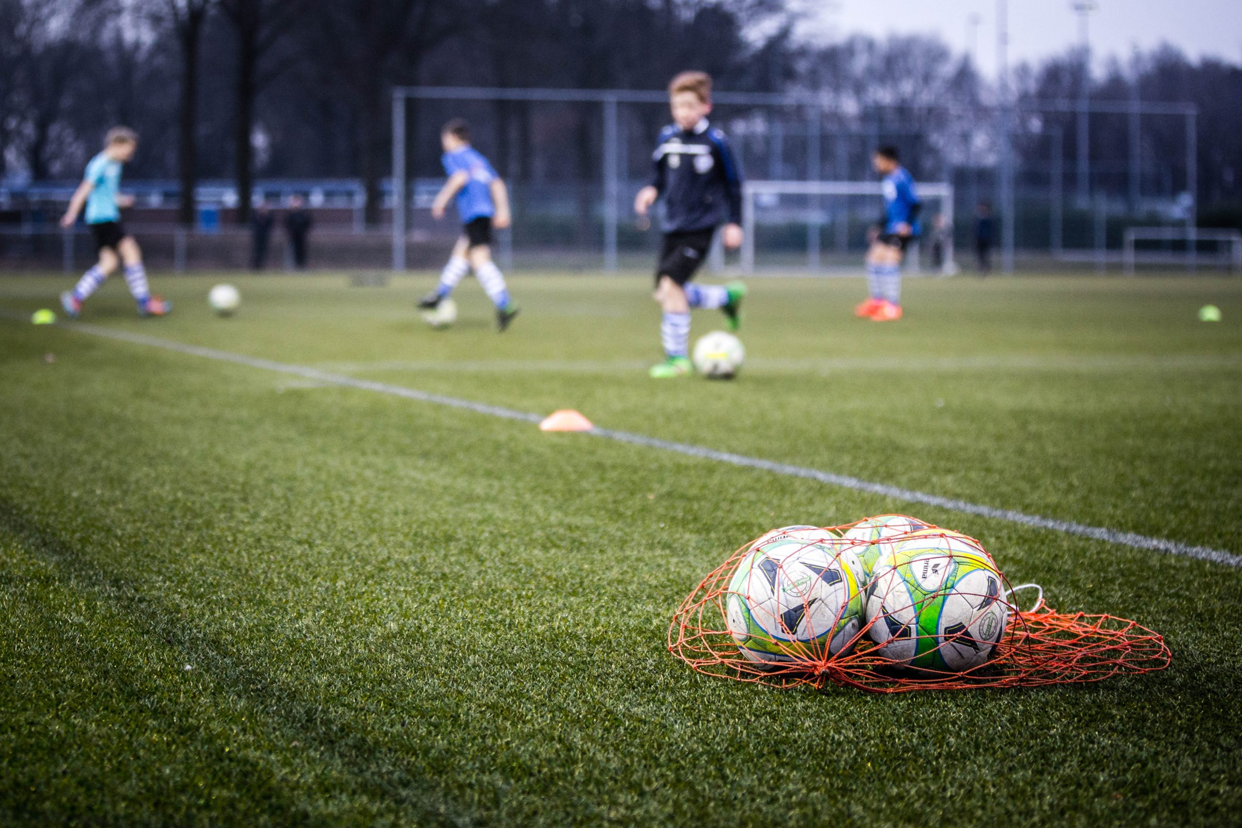 Jonge profvoetballers niet per se blessuregevoeliger