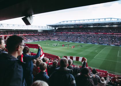 Nieuwe KNVB maatregelen voor voetbalsupporters, wat zijn de gevolgen?