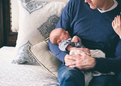 Vaderschapsverlof zorgt voor bevordering van gelijkheid thuis en op de werkvloer