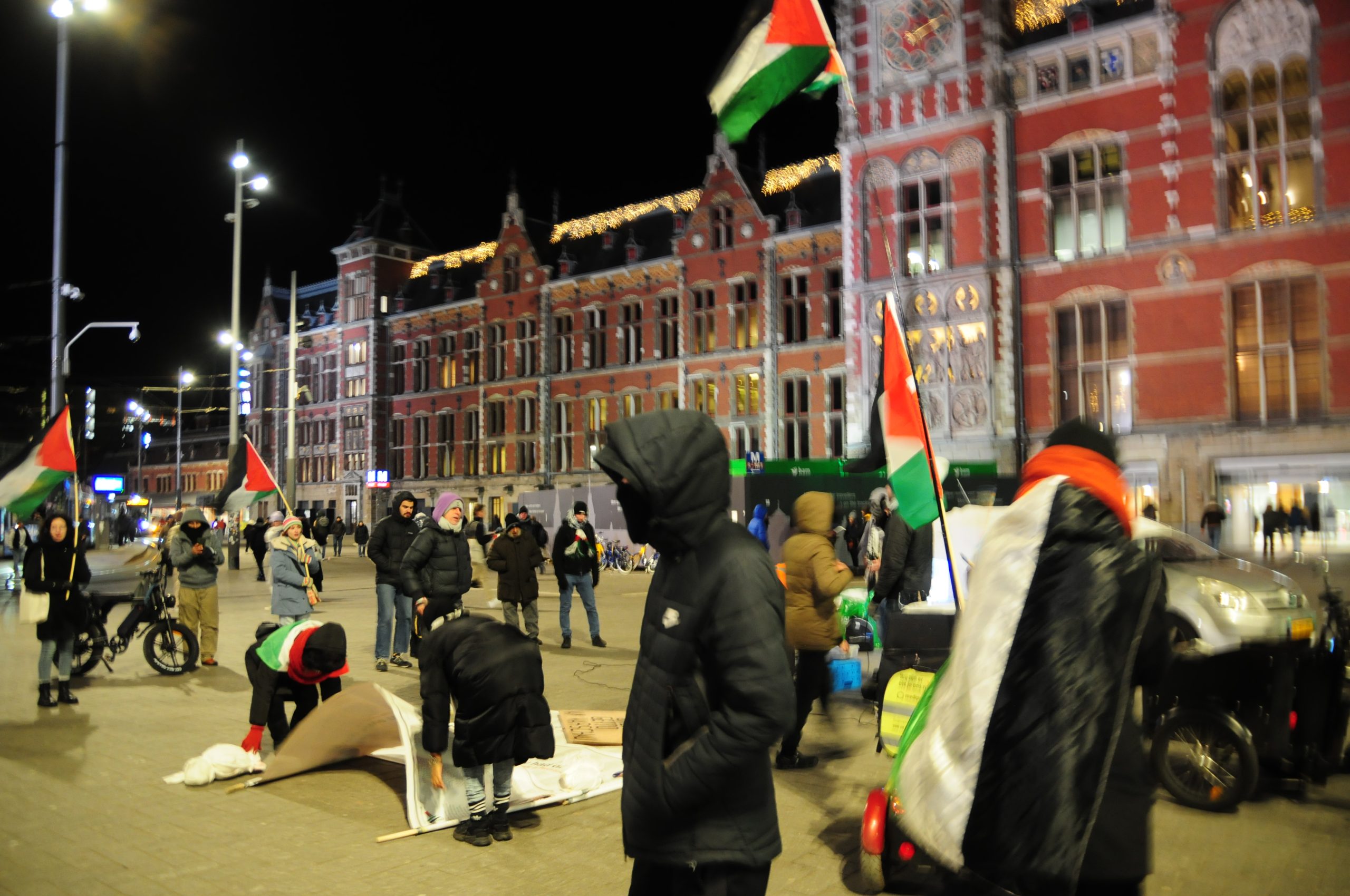 Pro-Palestina Demonstratie bij Amsterdam Centraal